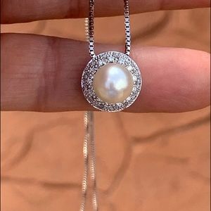 NWOT 14KW Gold Pearl Halo Slide Pendant Necklace